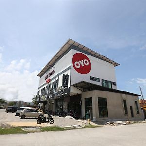 Super Oyo 89678 Ady Hotel
